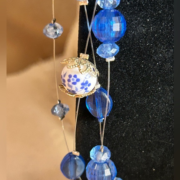 Floating Illusion Blue Floral beaded necklace - Picture 3 of 14